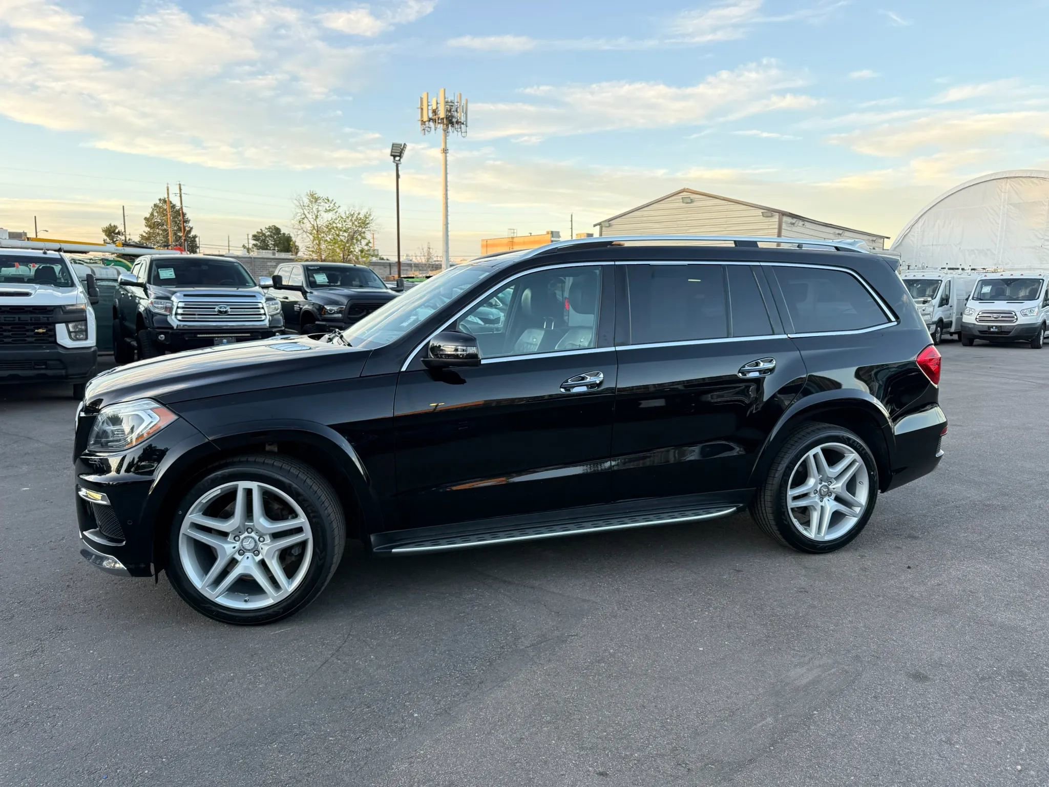 Used 2015 Mercedes-Benz GL 550 4MATIC image 3