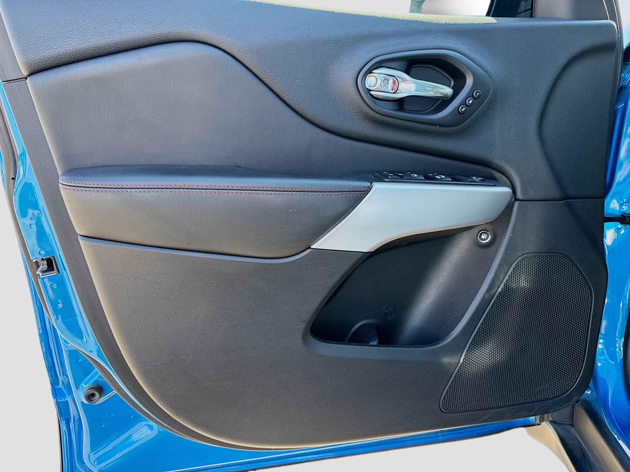 Used 2018 Jeep Cherokee Trailhawk w/ Quick Order Package 27L image 21