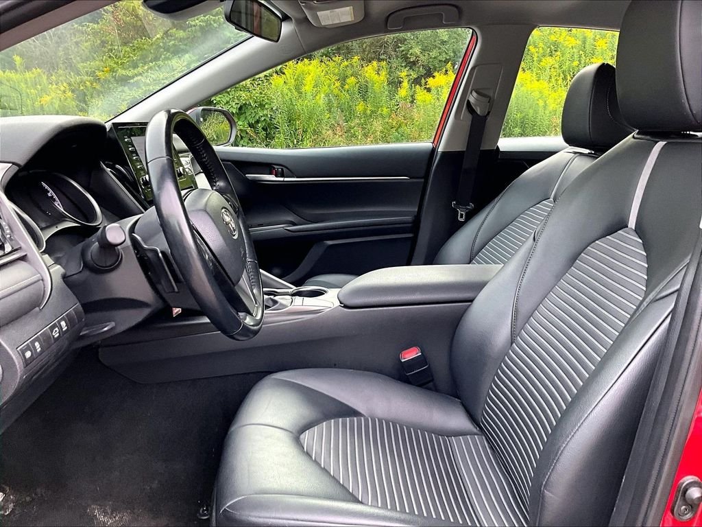 Used 2023 Toyota Camry SE FWD image 4