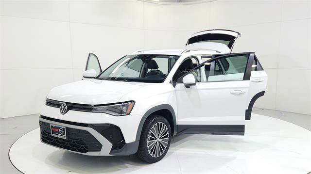 Used 2025 Volkswagen Taos SE image 30