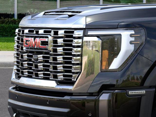 New 2025 GMC Sierra 3500 Denali w/ Denali Reserve Package image 13