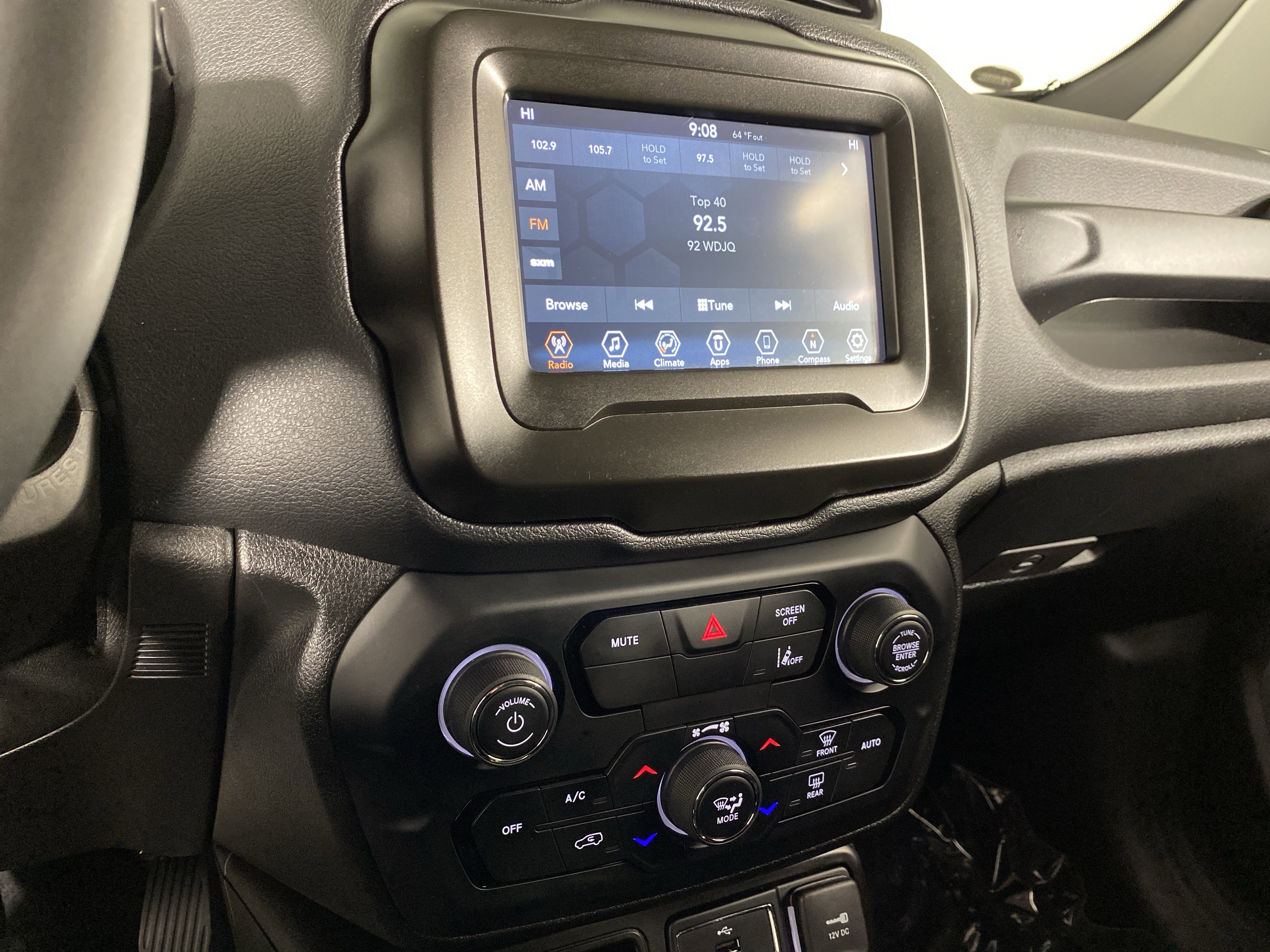 Used 2021 Jeep Renegade Latitude FWD image 32