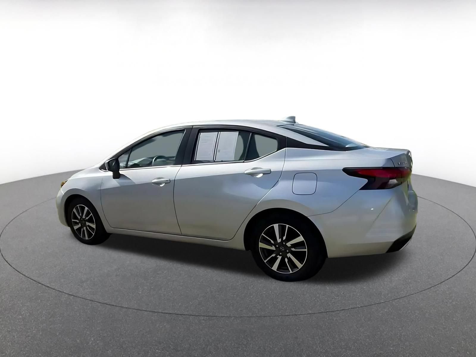 Used 2025 Nissan Versa SV FWD image 9