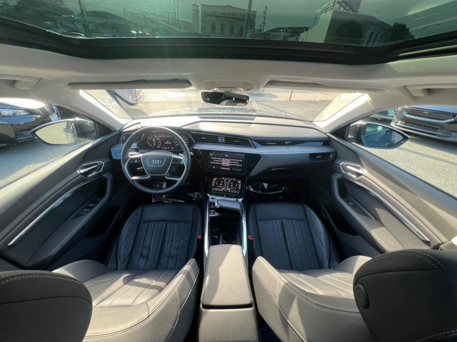 Used 2023 Audi e-tron Premium Plus w/ Premium Plus Package image 22