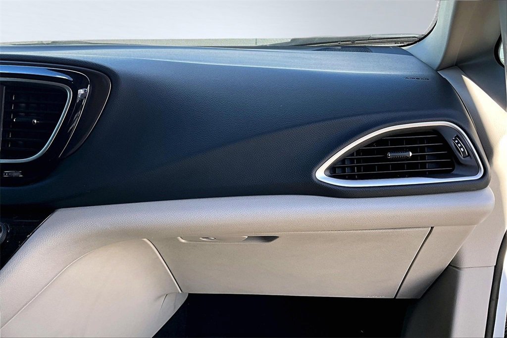 Certified 2023 Chrysler Voyager LX image 18