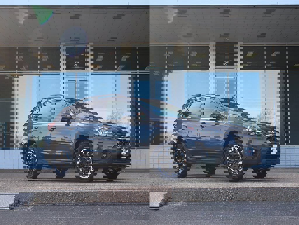 Used 2021 Subaru Crosstrek 2.0i Premium image 2