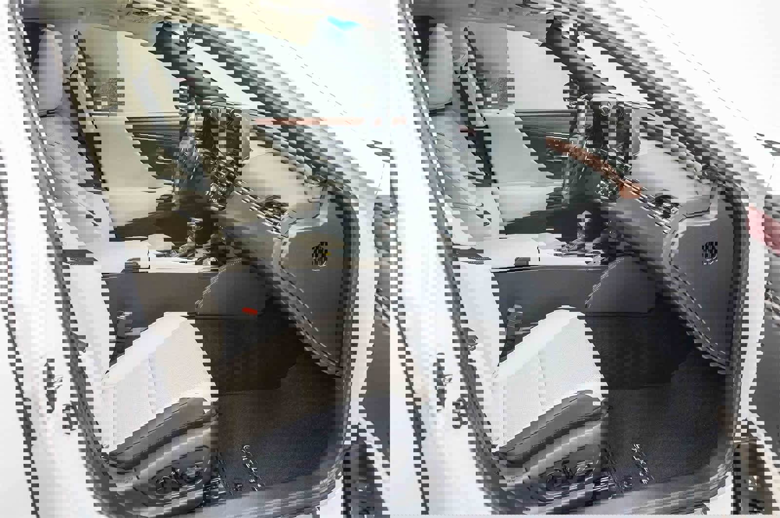 Used 2025 Lexus ES 300h w/ Premium Package image 17