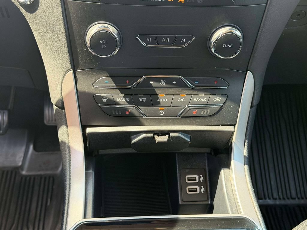 Used 2019 Ford Edge SEL w/ Equipment Group 201A AWD/4WD image 27