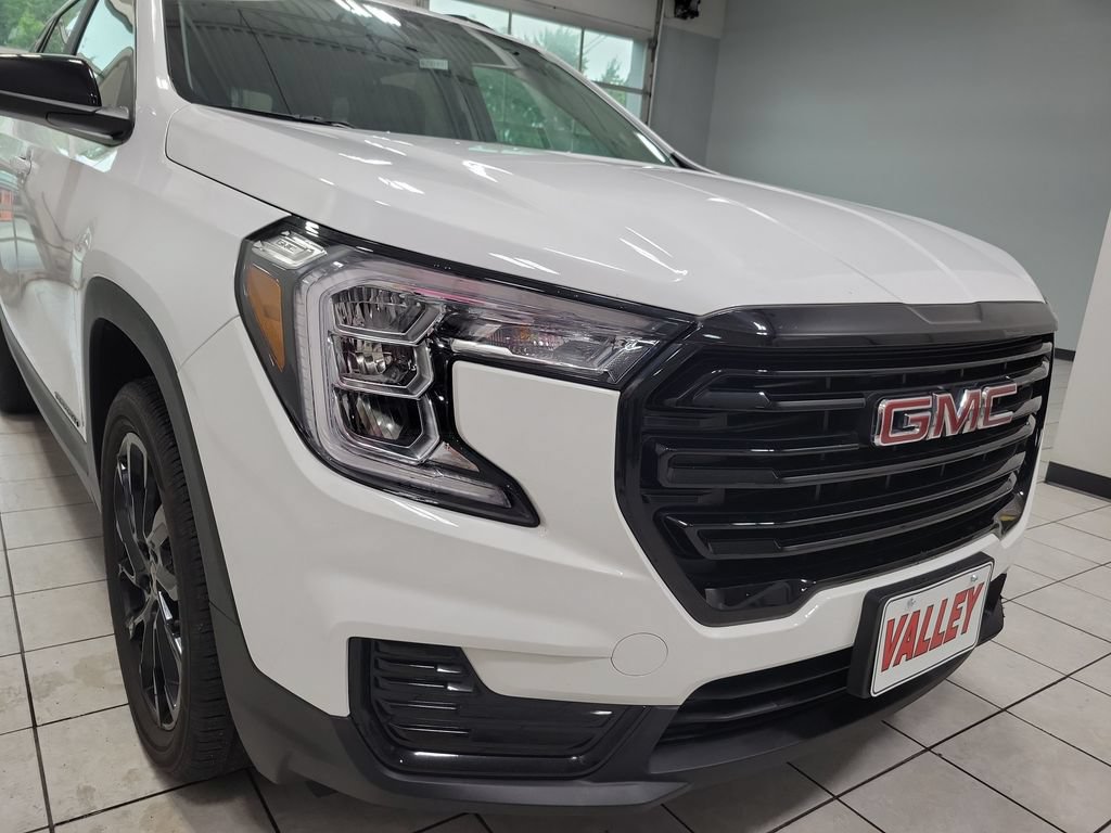 Used 2023 GMC Terrain SLE w/ Driver Convenience Package AWD/4WD image 23