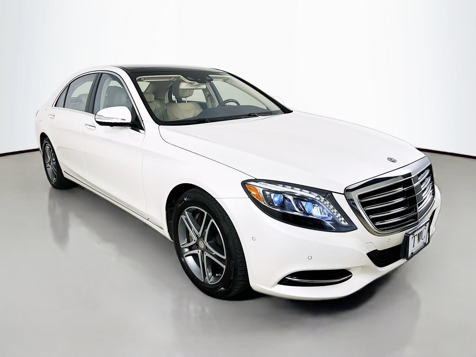 Used 2016 Mercedes-Benz S 550 4MATIC Sedan image 3