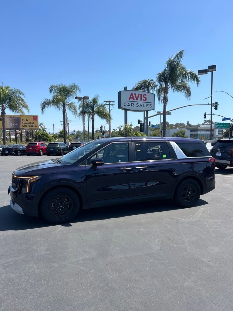 Used 2025 Kia Carnival FWD image 3