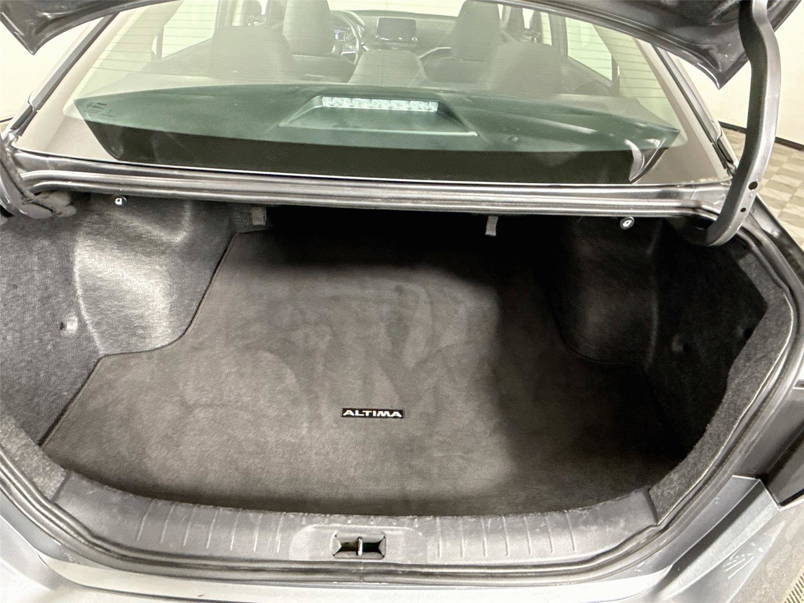 Used 2025 Nissan Altima 2.5 SV FWD image 16