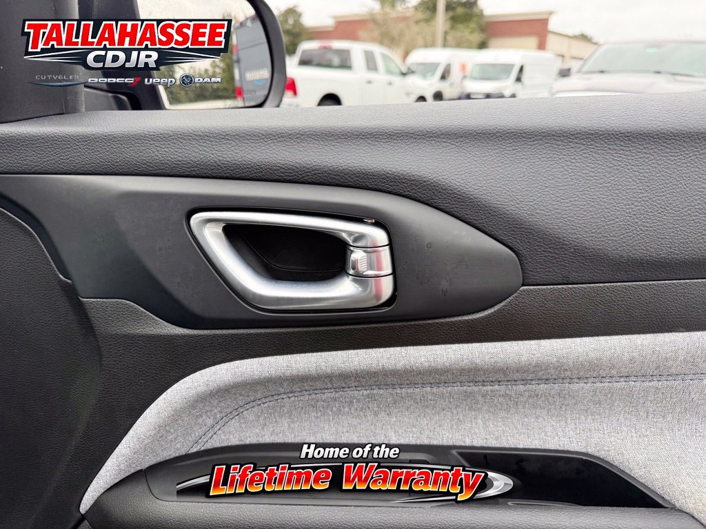 Used 2025 Jeep Compass Latitude AWD/4WD image 37