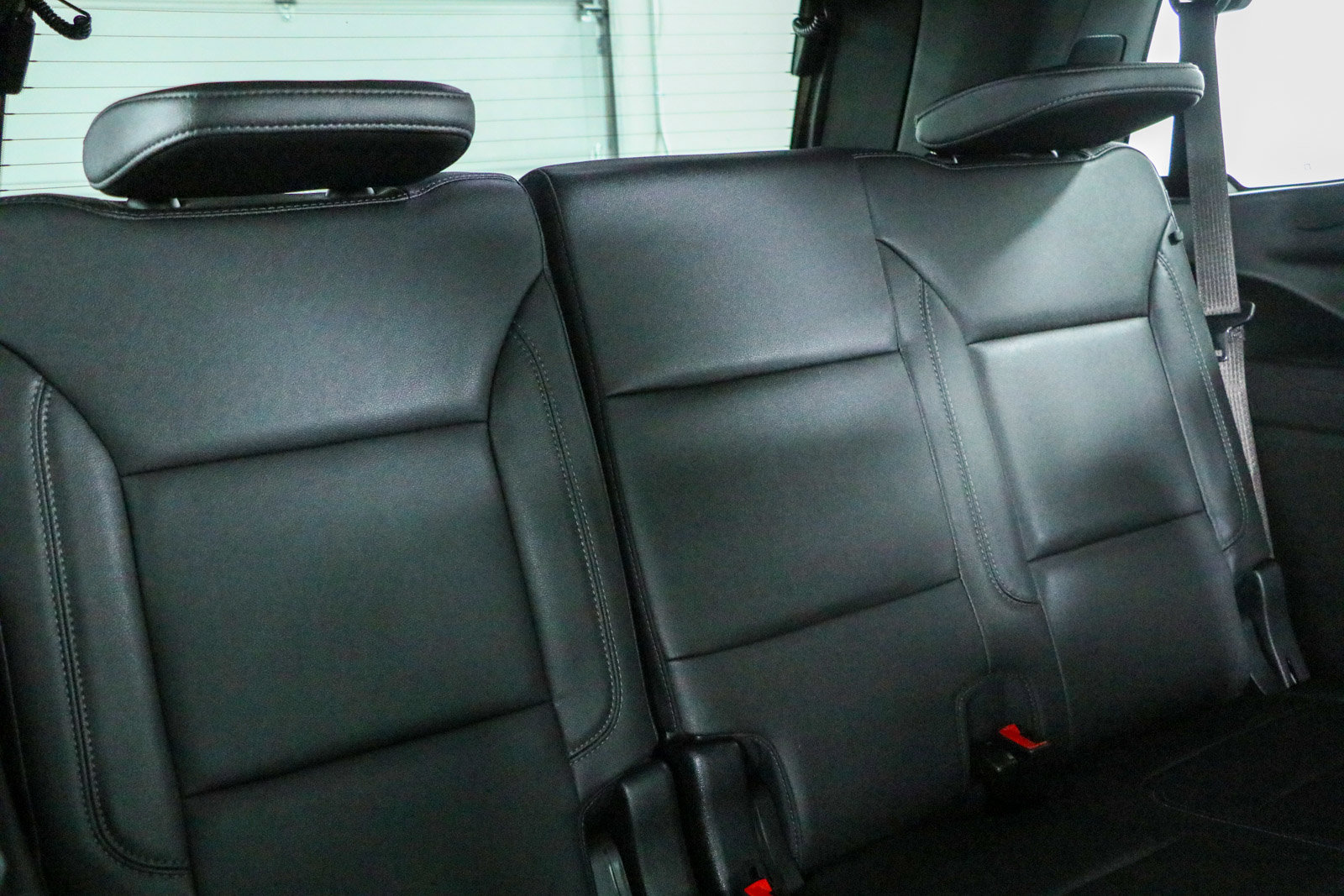 Used 2023 Chevrolet Tahoe Z71 w/ Luxury Package AWD/4WD image 33