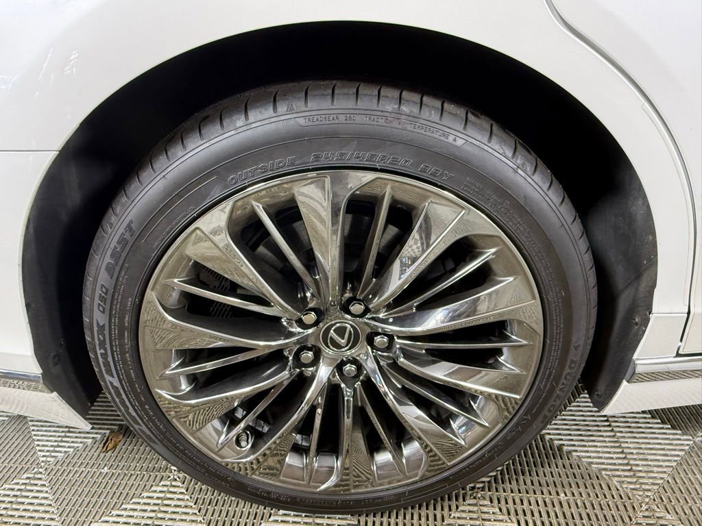 Used 2022 Lexus LS 500 w/ Interior Upgrade Package RWD image 17