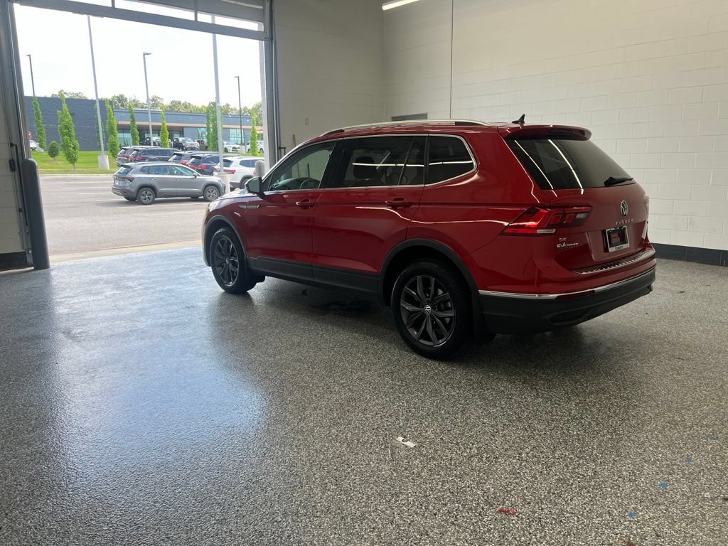 Certified 2024 Volkswagen Tiguan SE AWD/4WD image 3