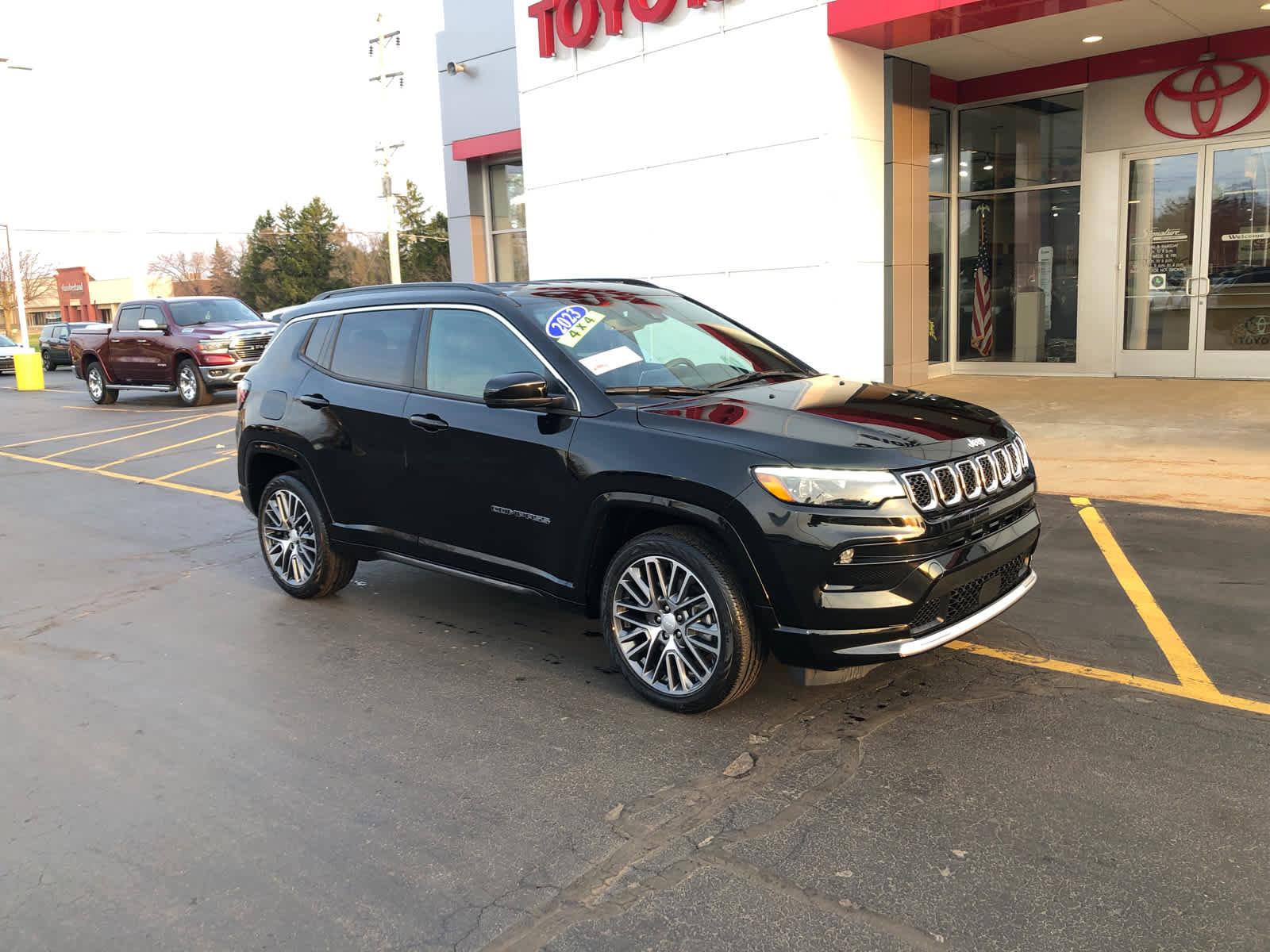 Used 2023 Jeep Compass Limited w/ Elite Group image 3