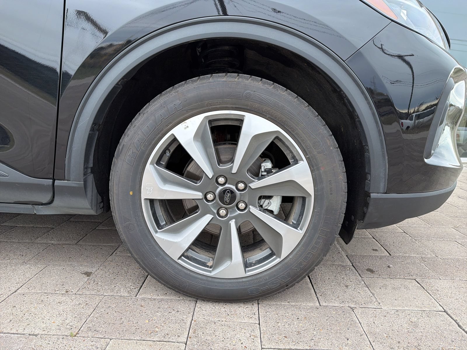 Used 2025 Ford Escape Platinum AWD/4WD image 9