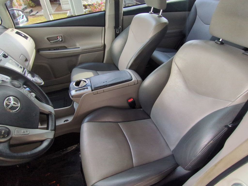 Used 2017 Toyota Prius V image 14