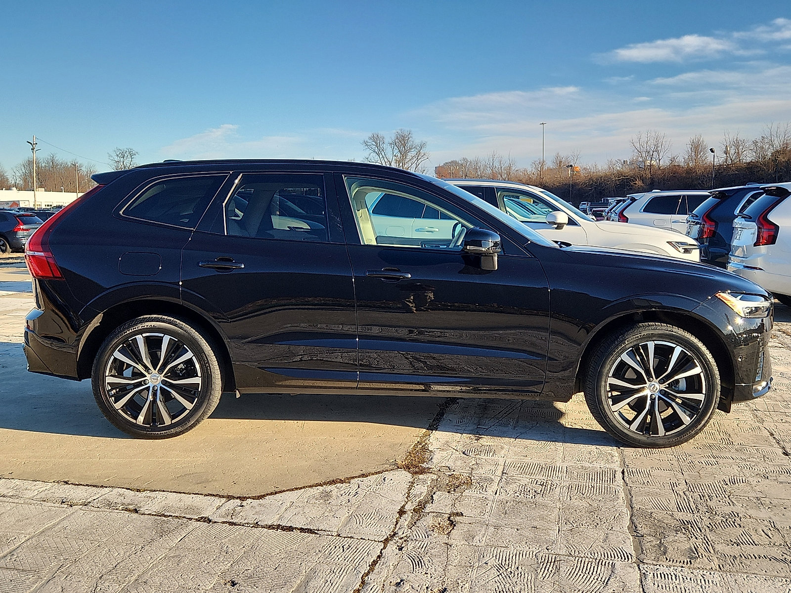 Certified 2023 Volvo XC60 B5 Plus w/ Climate Package image 7