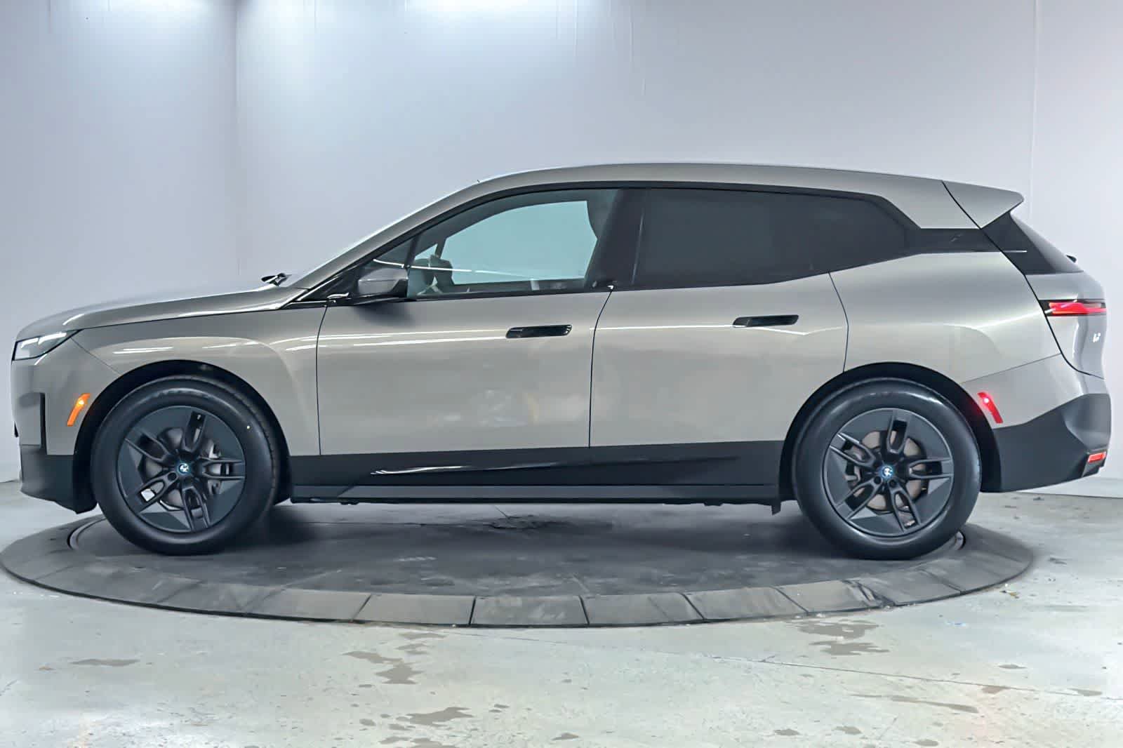 Used 2024 BMW iX xDrive50 w/ Convenience Package AWD/4WD image 5