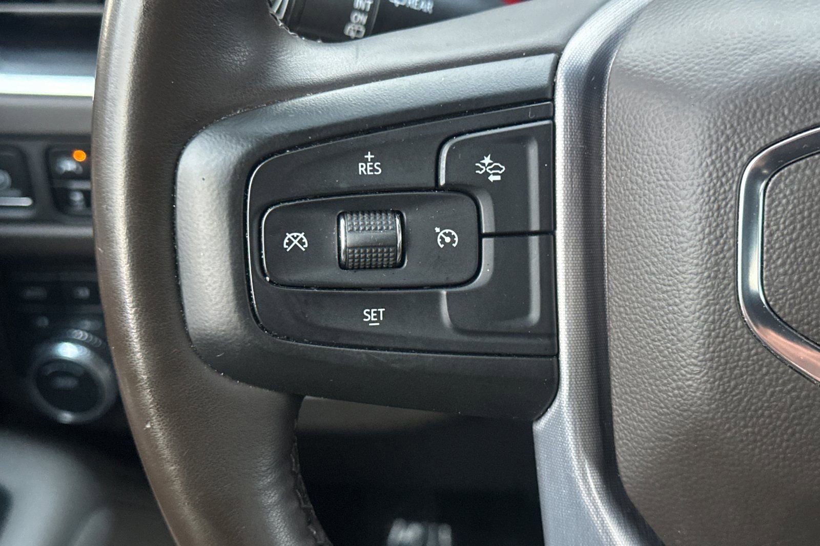 Used 2023 GMC Yukon SLT image 29