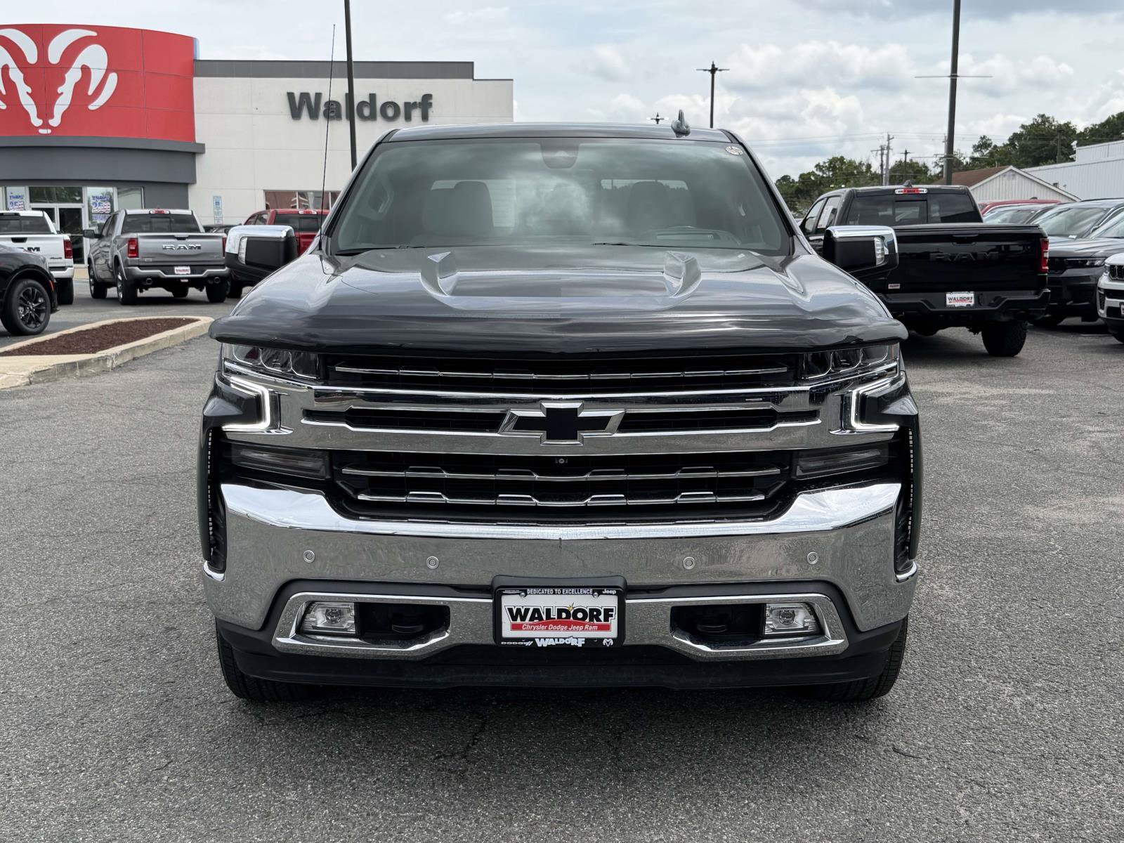 Used 2021 Chevrolet Silverado 1500 LTZ w/ LTZ Premium Package AWD/4WD image 8