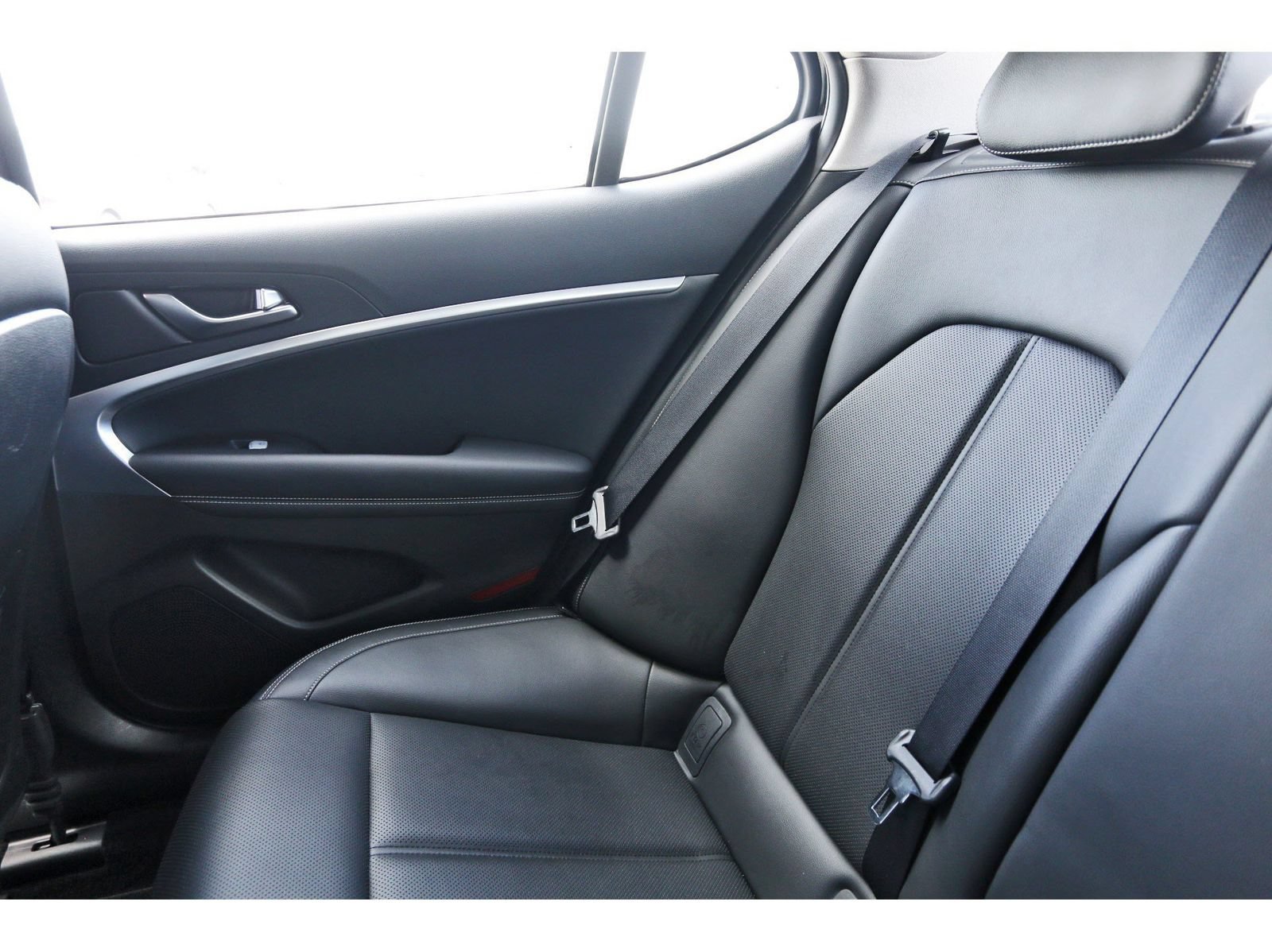 Used 2021 Genesis G70 2.0T RWD image 13