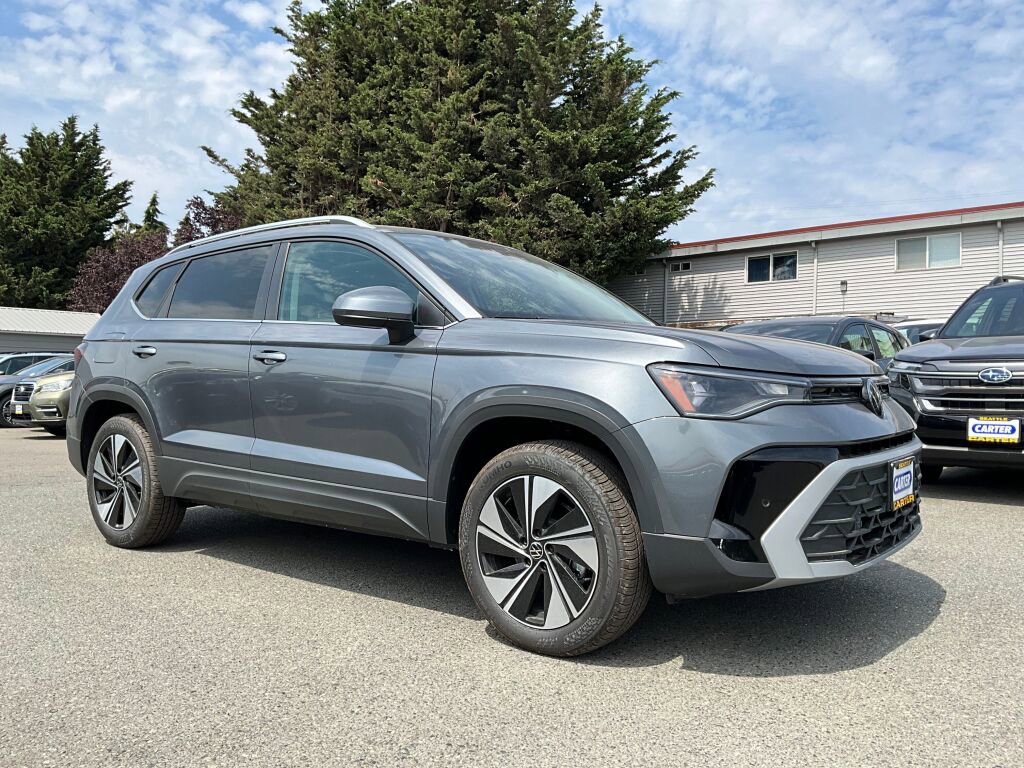 New 2025 Volkswagen Taos SE image 2