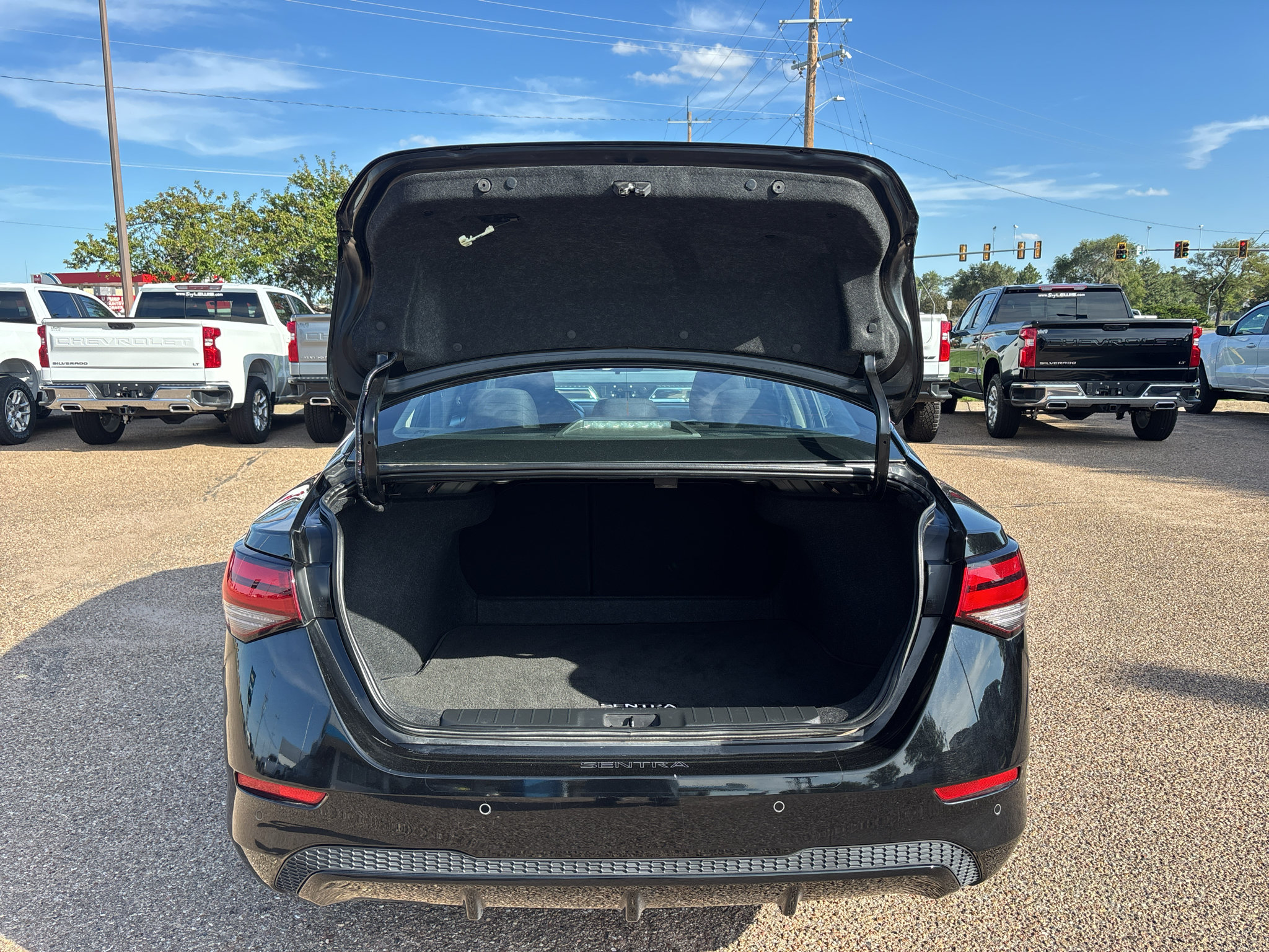 Used 2024 Nissan Sentra SV FWD image 8