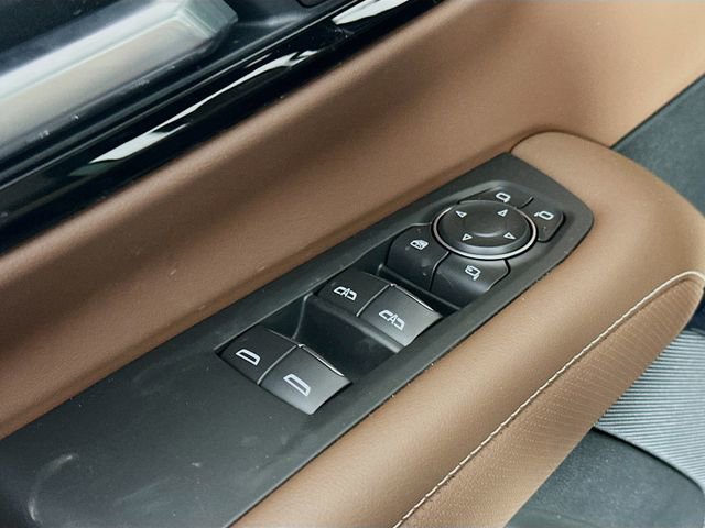 New 2026 Chevrolet Suburban High Country image 18