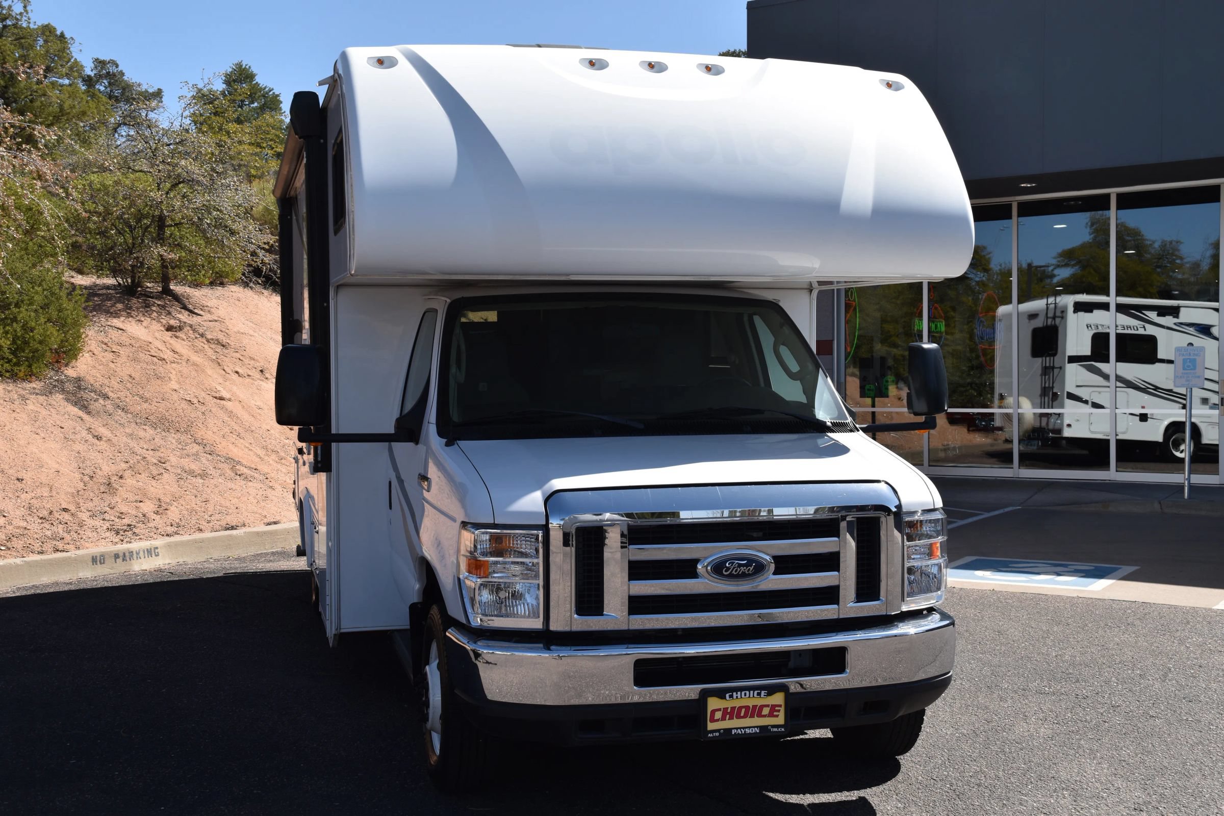 Used 2019 Ford E-450 and Econoline 450 Super Duty w/ Motorhome Prep Package RWD image 8