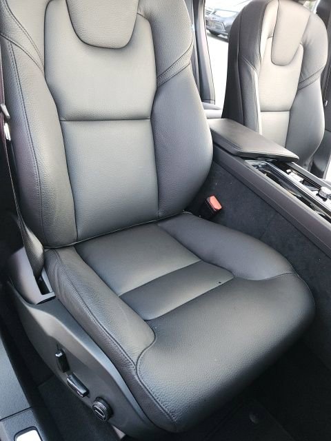 Certified 2025 Volvo XC60 B5 Plus image 25