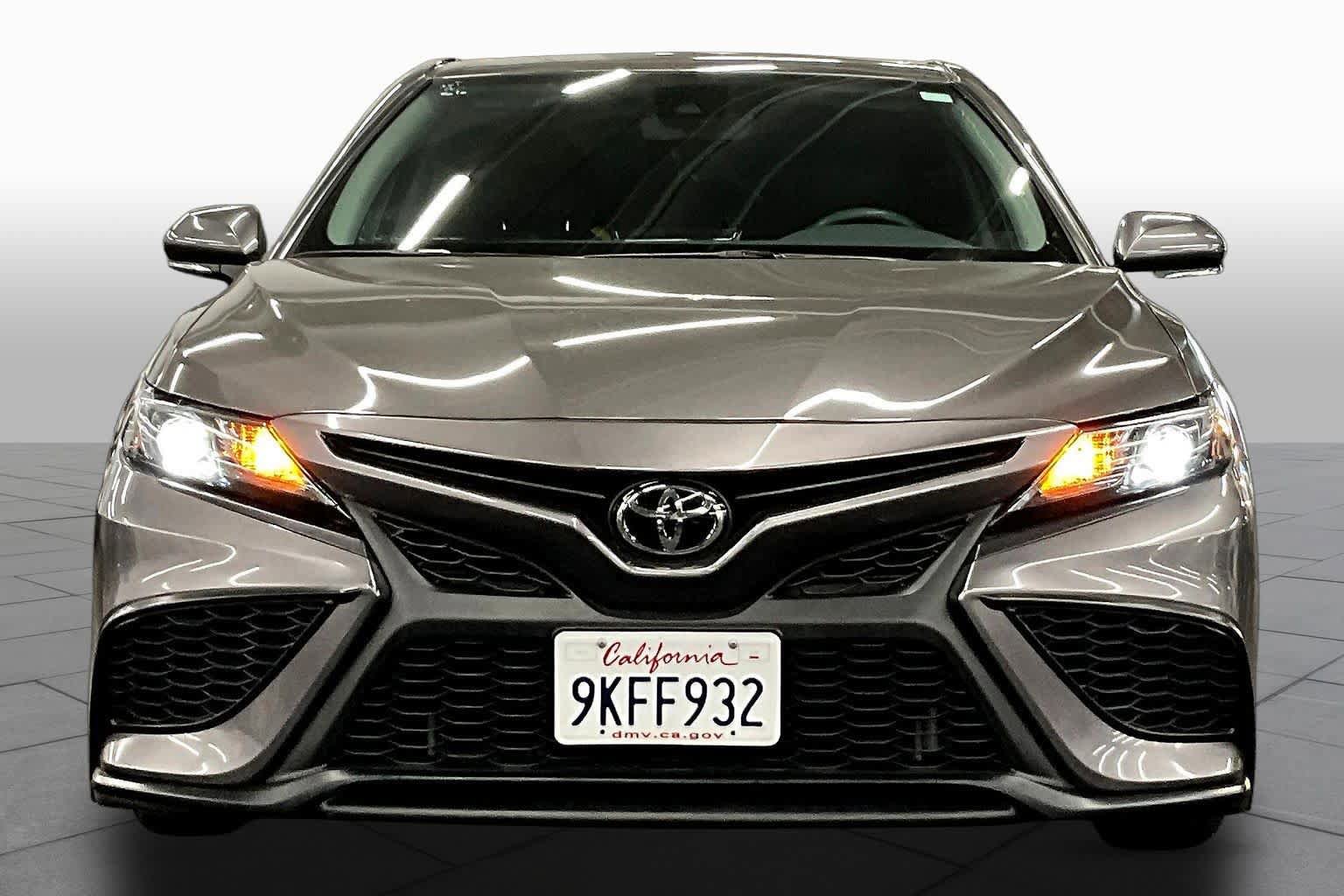 Used 2024 Toyota Camry SE FWD image 3