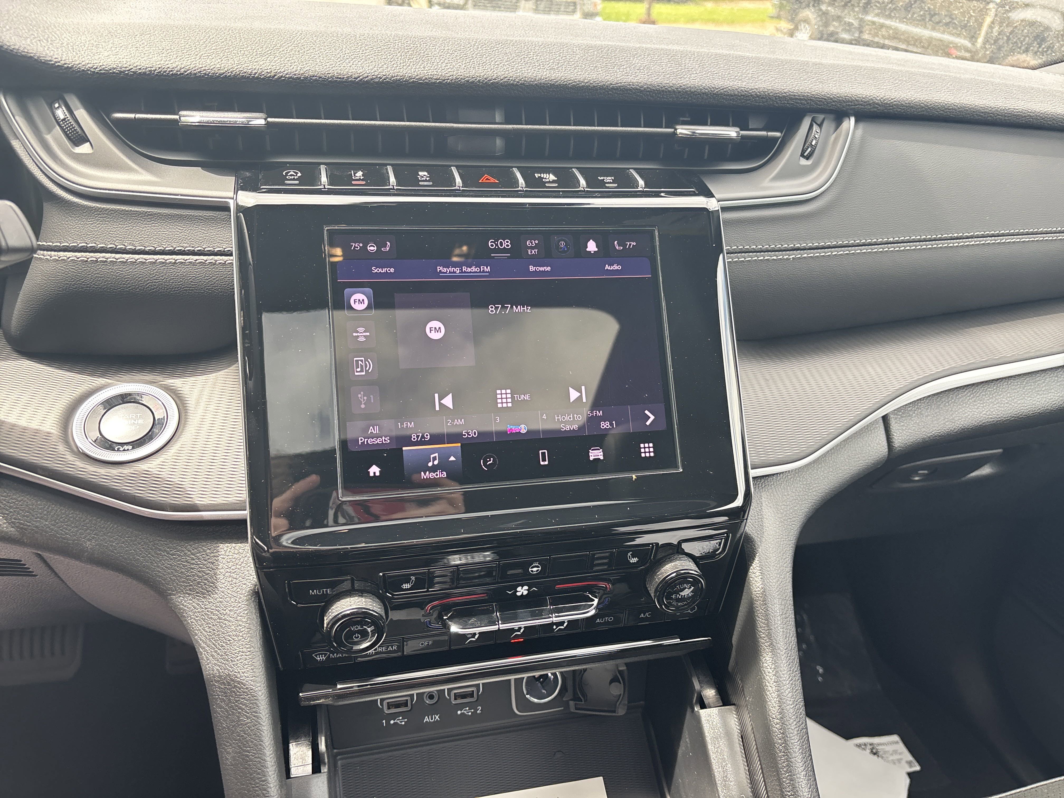 New 2025 Jeep Grand Cherokee L Altitude image 25