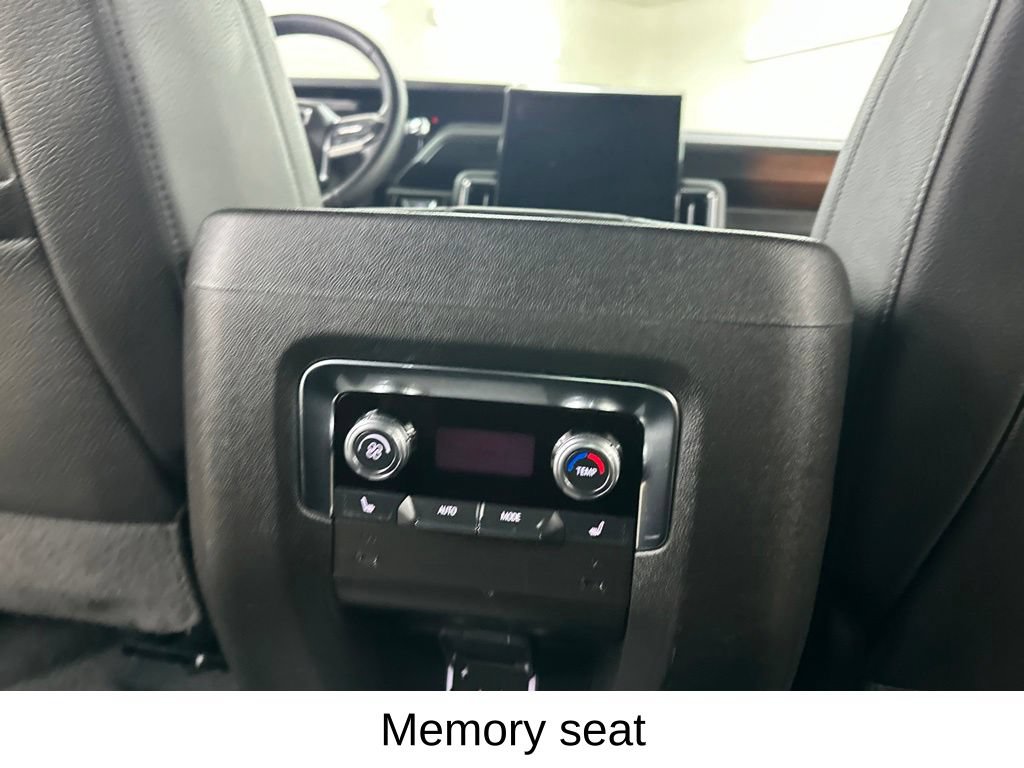 Used 2025 GMC Yukon Denali AWD/4WD image 28