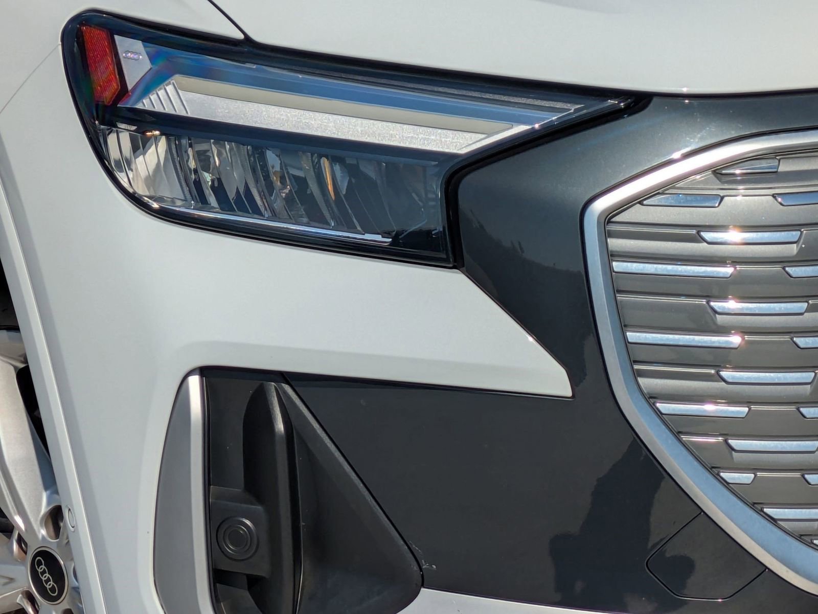 Used 2024 Audi Q4 e-tron Premium Plus image 25