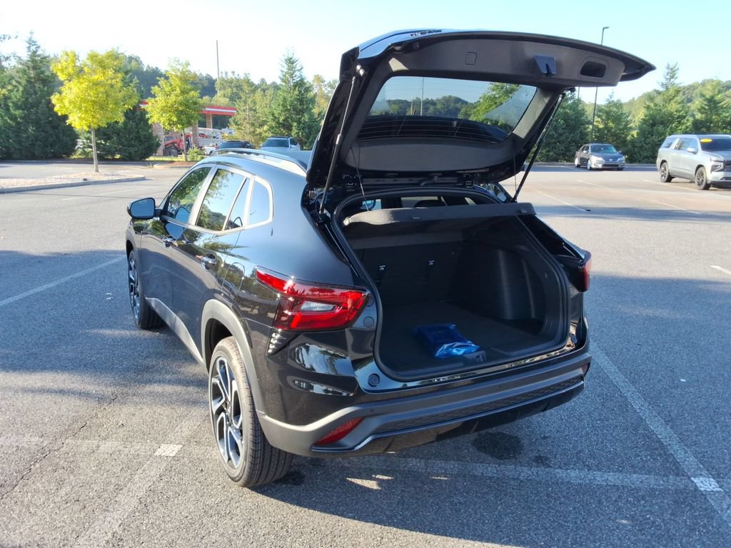 New 2026 Chevrolet Trax RS w/ Sunroof Package FWD image 13