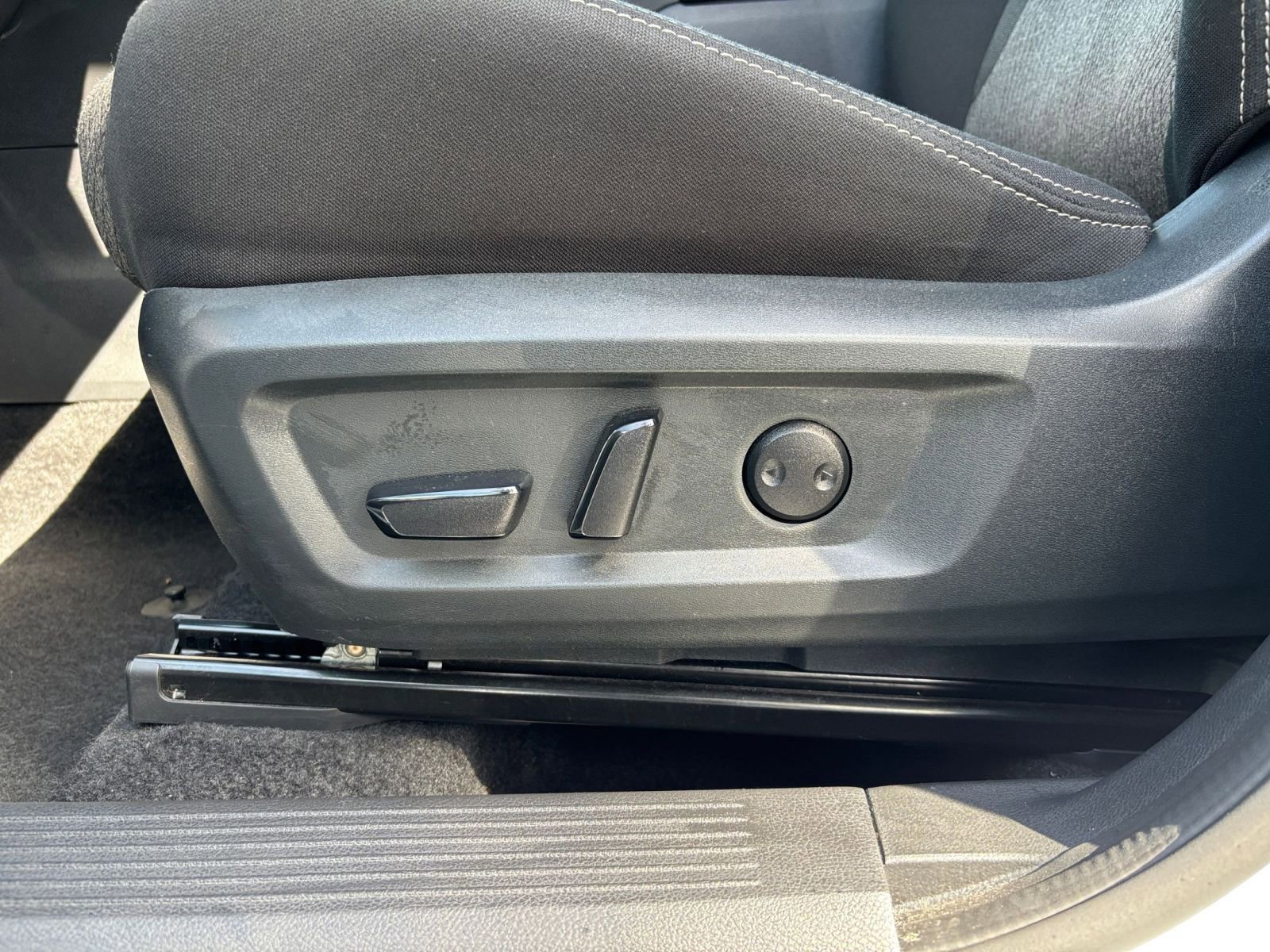 Used 2025 Nissan Rogue SV FWD image 22