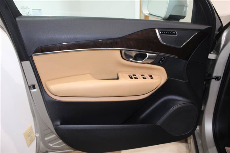 Used 2017 Volvo XC90 T5 Momentum AWD/4WD image 28