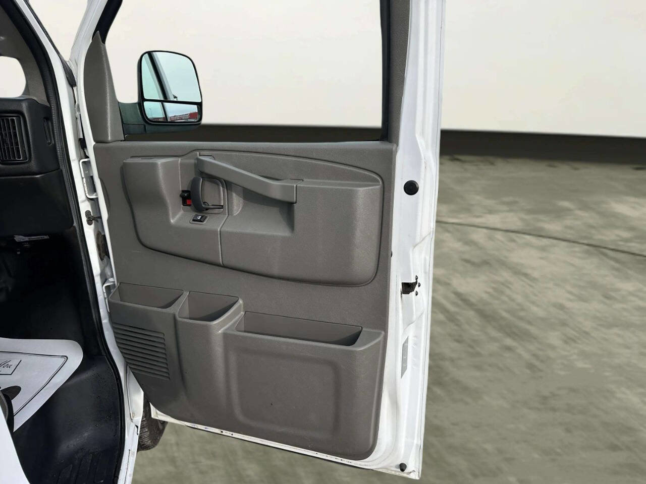 Used 2016 Chevrolet Express 2500 2500 3dr Cargo Van image 18