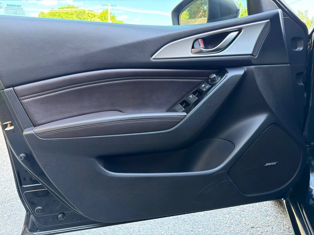 Used 2018 MAZDA MAZDA3 Touring FWD image 12