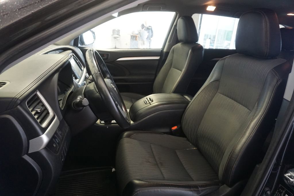 Used 2018 Toyota Highlander Plus AWD/4WD image 17