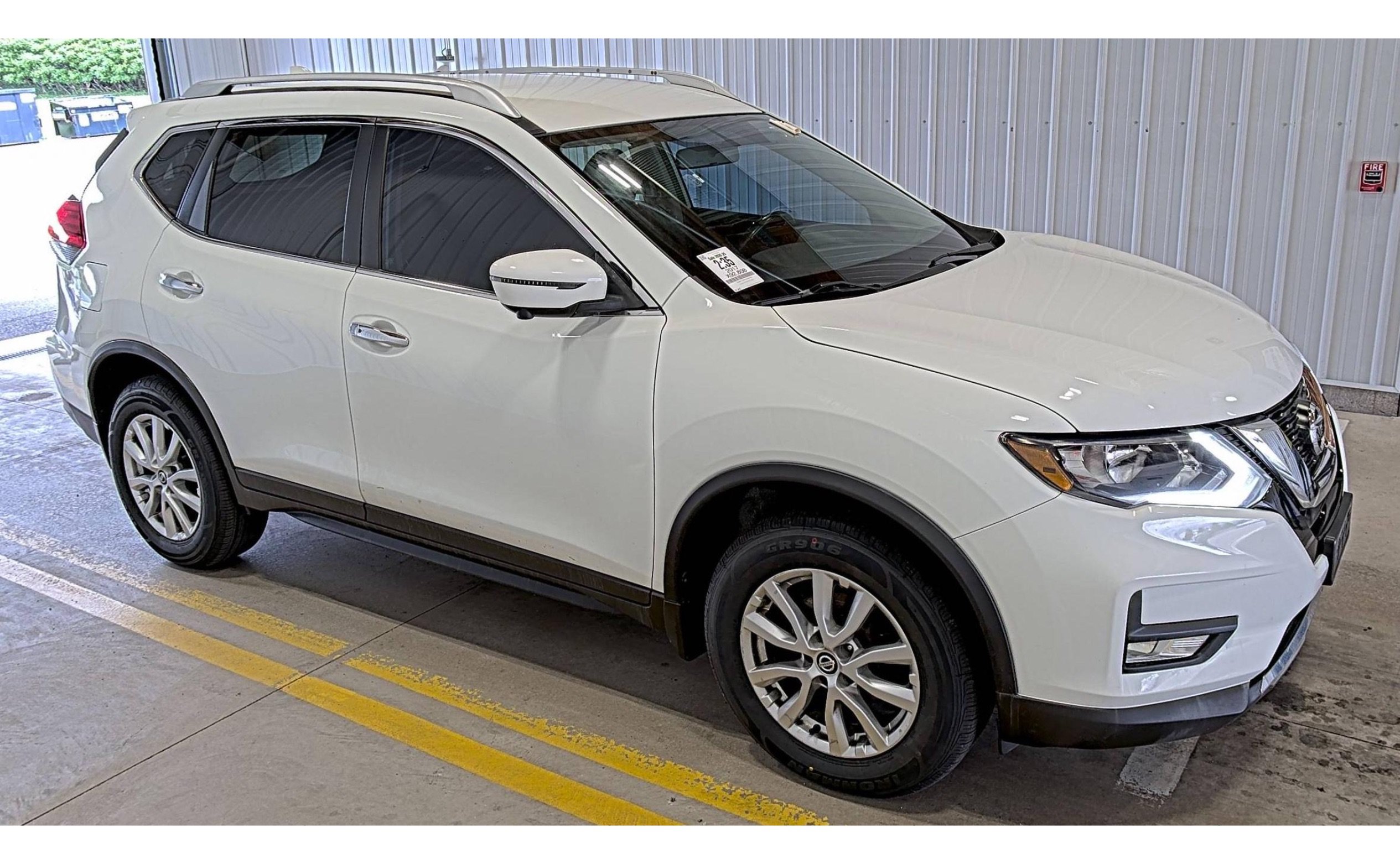 Used 2017 Nissan Rogue SV w/ SV Premium Package AWD/4WD image 3