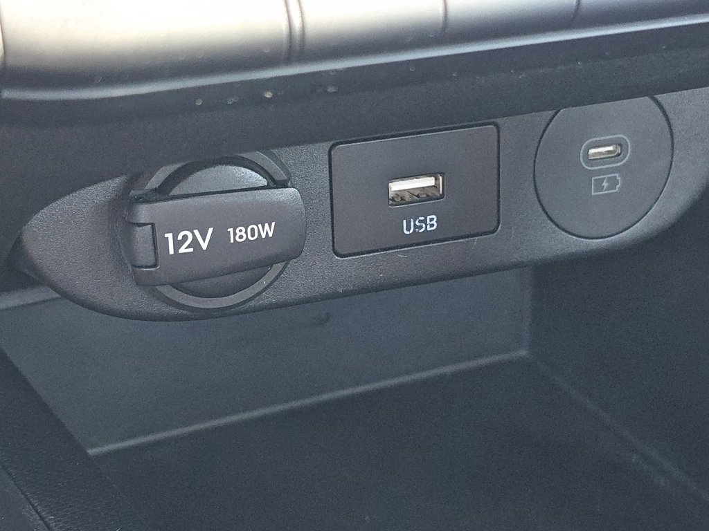 Used 2025 Hyundai Elantra Blue image 12