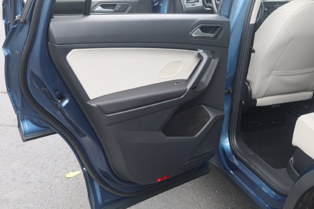 Used 2019 Volkswagen Tiguan SE w/ Panoramic Sunroof Package AWD/4WD image 32