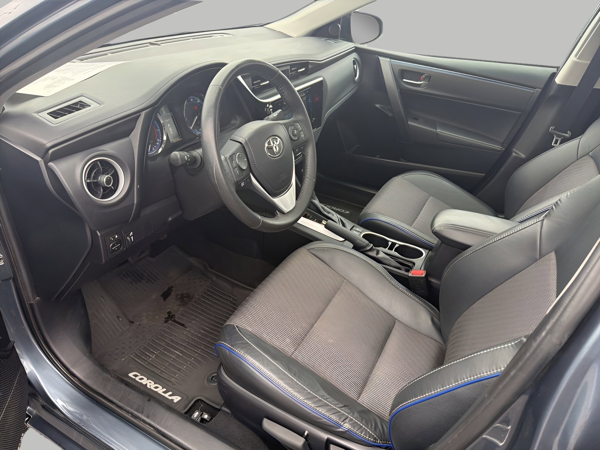 Used 2018 Toyota Corolla SE w/ SE Premium Package FWD image 12