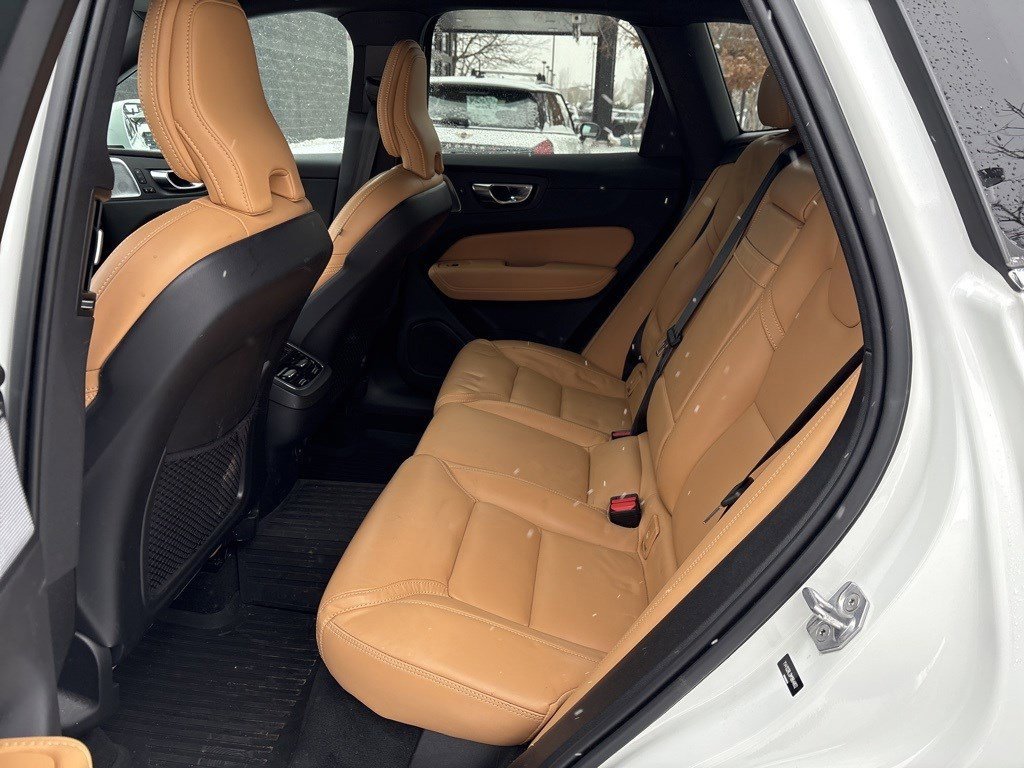 Used 2021 Volvo XC60 T5 Inscription w/ Advanced Package image 11