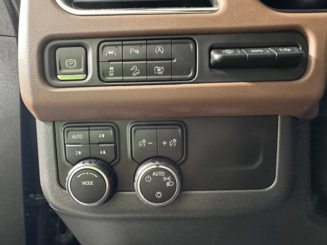Used 2024 Chevrolet Suburban High Country AWD/4WD image 9
