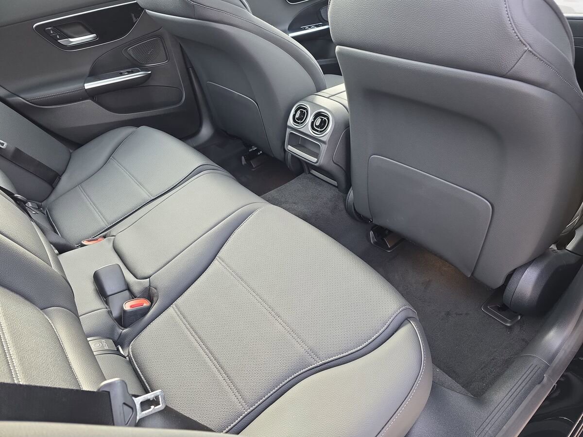 New 2026 Mercedes-Benz C 300 4MATIC Sedan image 11